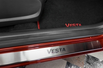 Юбилейные версии Vesta и XRAY. Фото, цены, комплектации