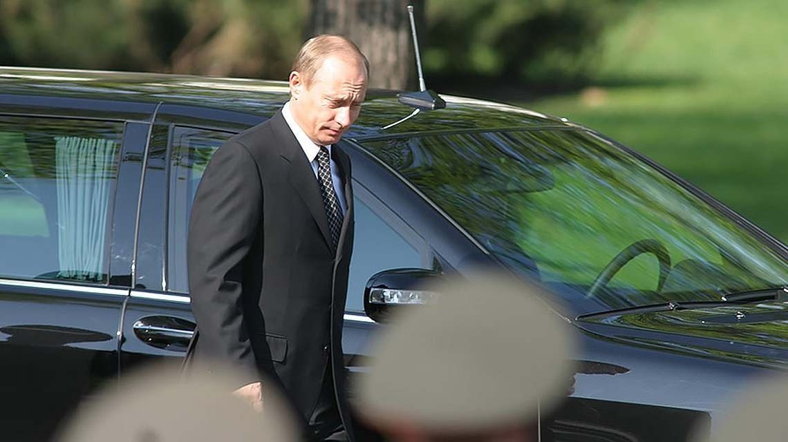 Президент России лично протестировал лимузины «Кортеж»