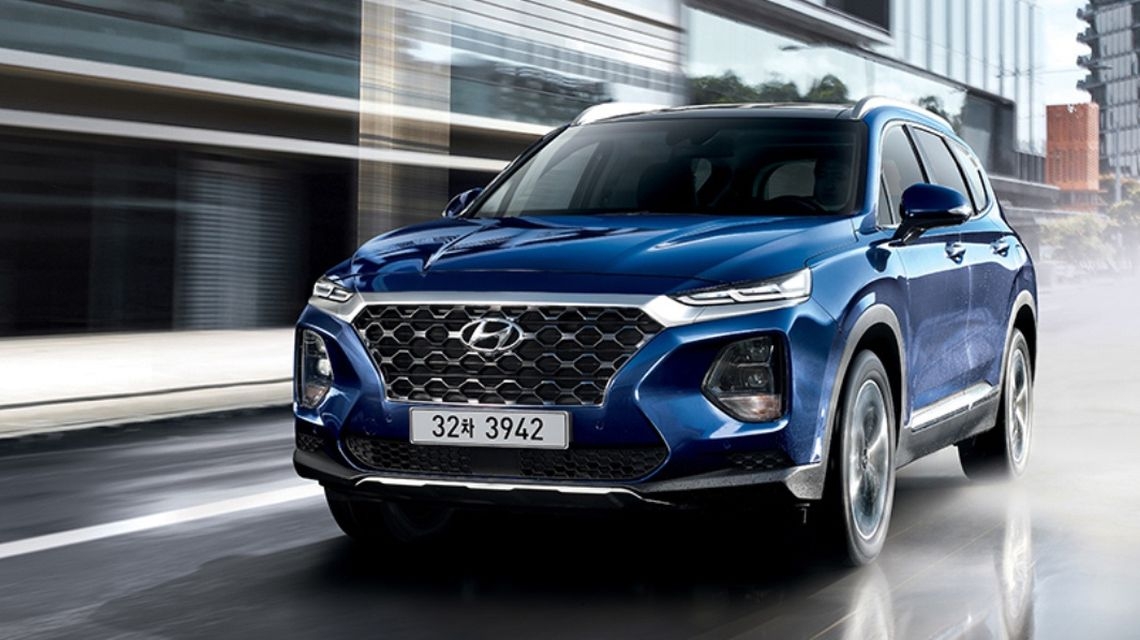 Ставка на стиль и габариты: Новый Hyundai Santa Fe рассекречен