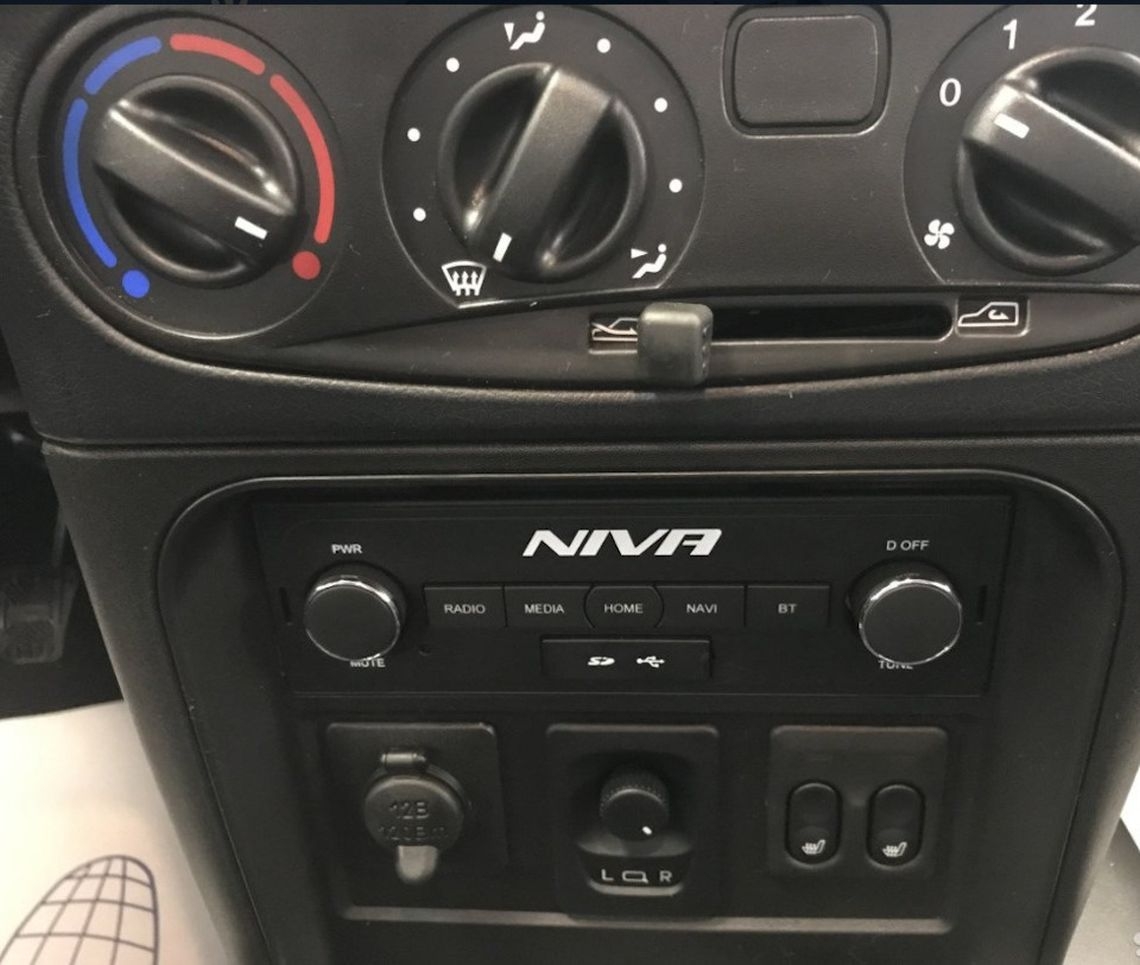 Первые фото Chevrolet NIVA с новой приборкой
