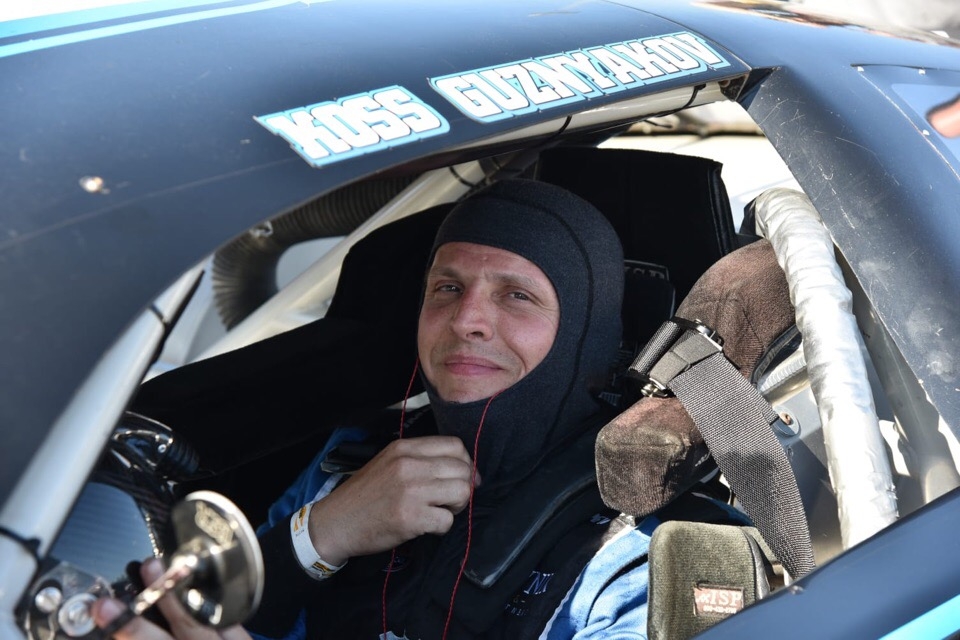 Российский гонщик участвует в легендарных гонках NASCAR